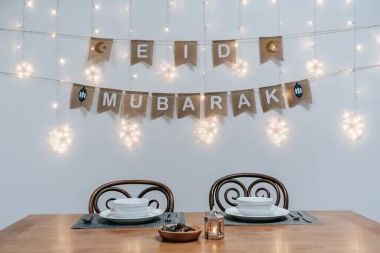 Eid Mubarak table decorations with string lights