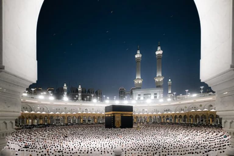 Night view of pilgrims at the Kaaba in Masjid al-Haram, Mecca
