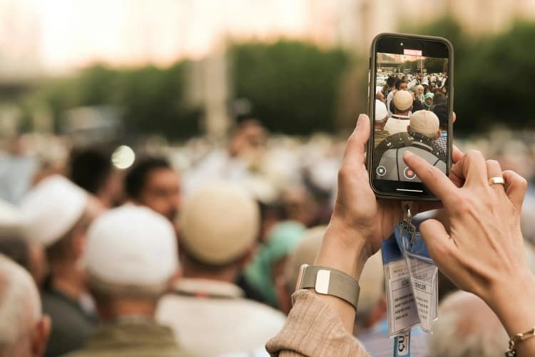 Using smartphone for government services in Saudi Arabia