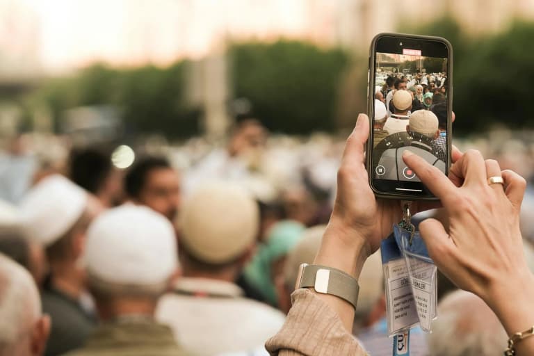Using smartphone for government services in Saudi Arabia